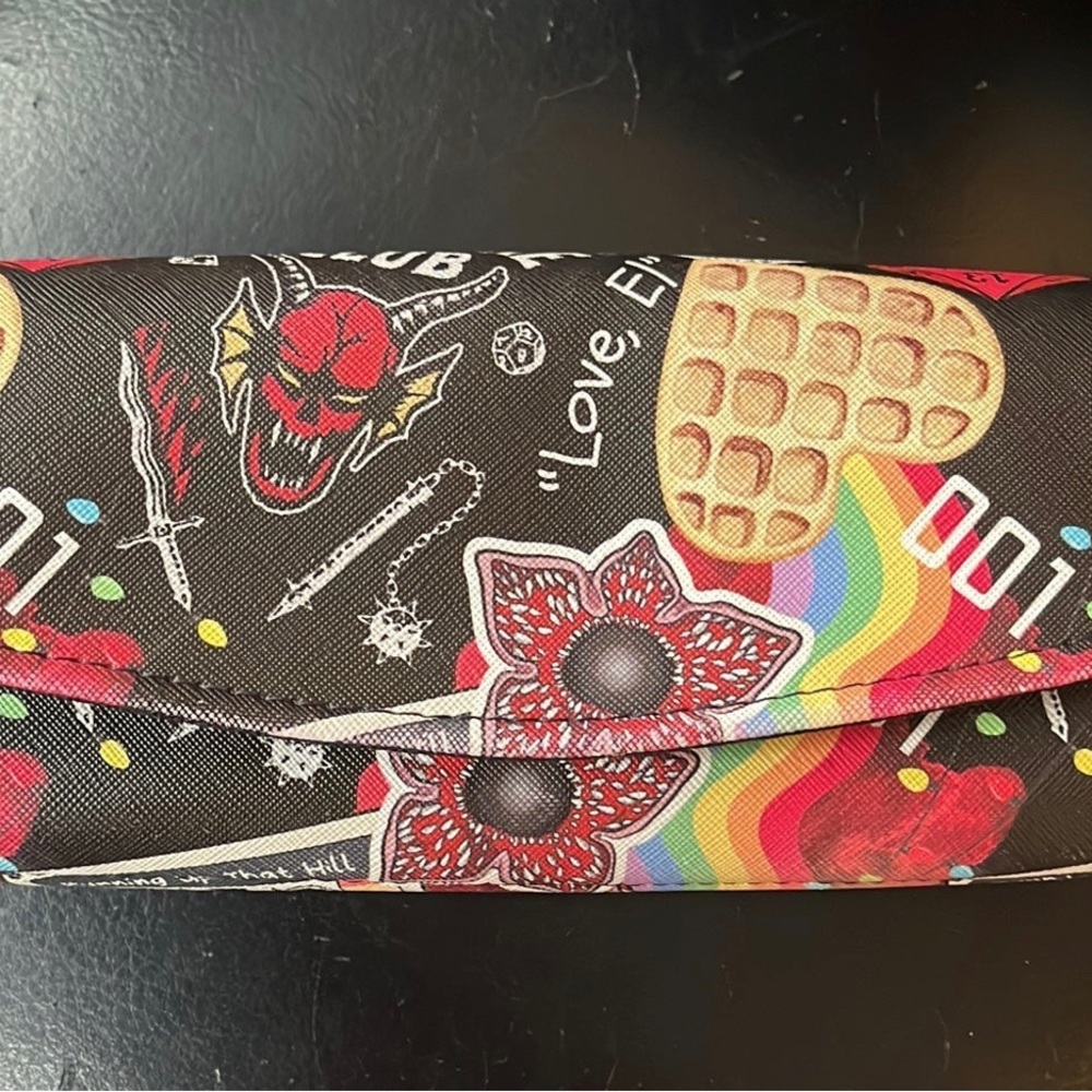 Stranger Things Clutch